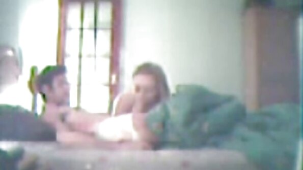 Збуджені секс домашнє відео дами трахають свого красеня-сусіда
