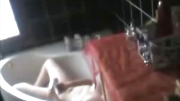 Брюнетка з косичками займається ранковим секс домашнє відео сексом