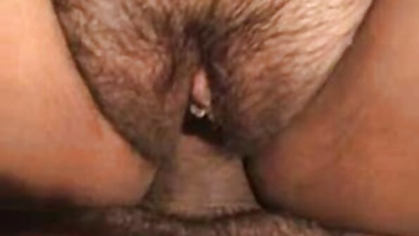 Алексіс Рей змащується маслом домашнє порно відео і глибоко трахкається